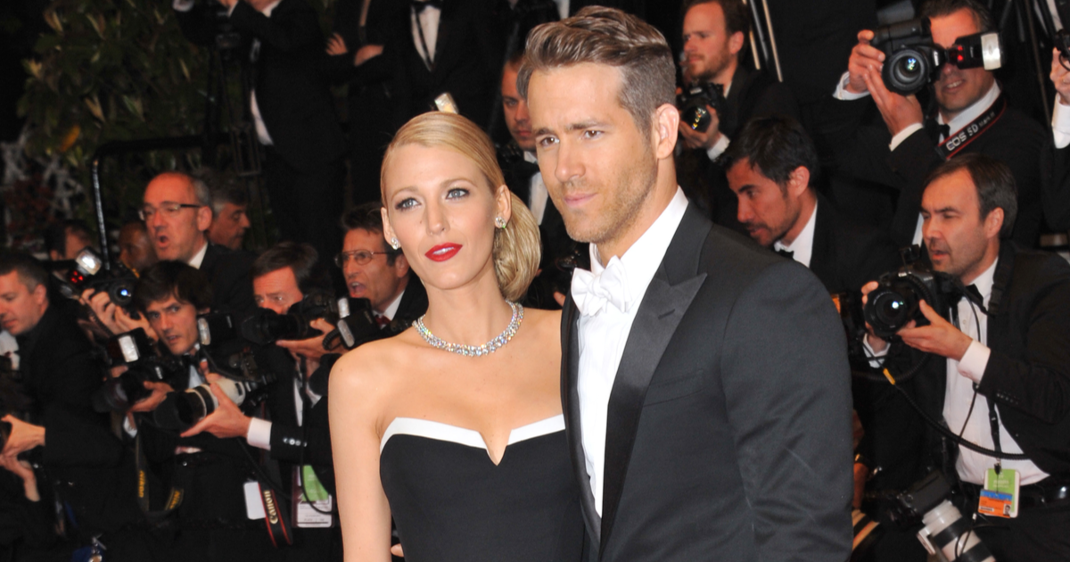 photo of actress Blake Lively and actor Ryan Reynolds on red carpet with photographers behind them