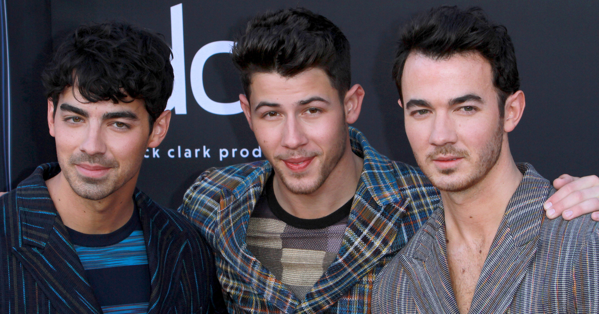 Jonas Brothers receive Walk of Fame star, announce new album's